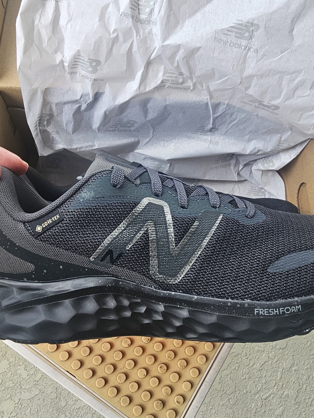 Size 11 - New Balance Fresh Foam Arishi V4 Triple Black - Picture 3 of 9